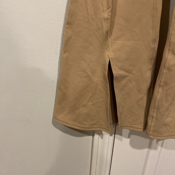 Joy lab workout flares with slit in the front - Picture 3 of 4